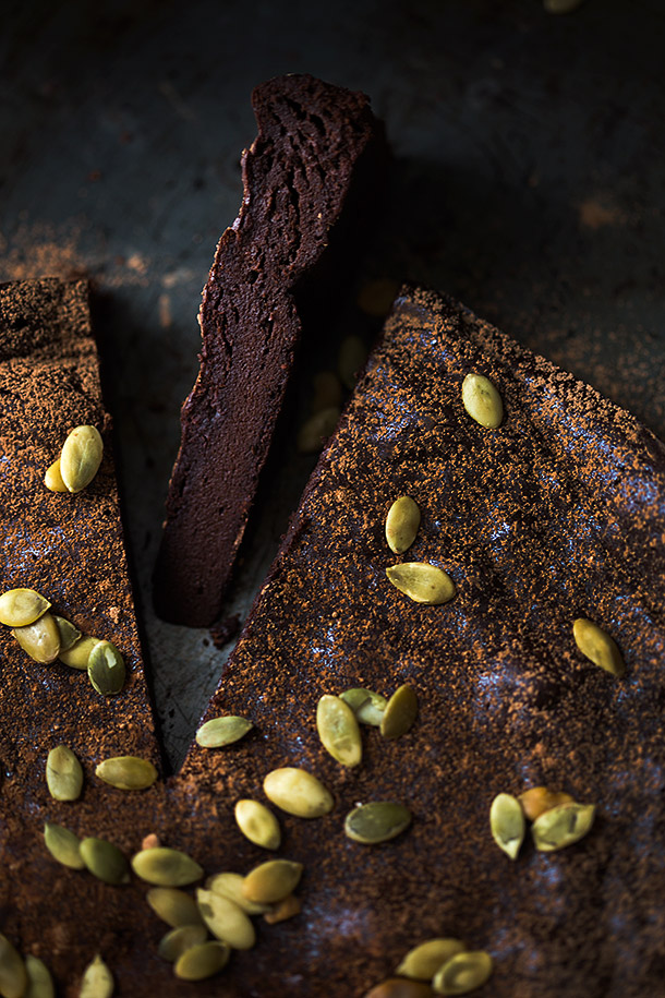 Flourless-Chocolate-Torte-With-Pumpking-Seeds-Via-Slim-Palate